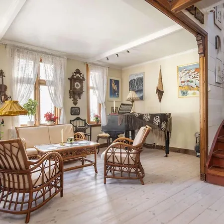 Dinbnb L Traditional Bergenhouse L Roofterrace L 1900 Charm Holiday home *