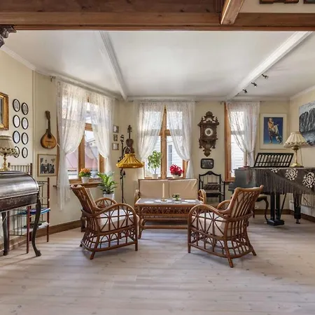 Dinbnb L Traditional Bergenhouse L Roofterrace L 1900 Charm Holiday home Bergen